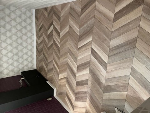 都内 ホテル ヘリンボーン施工の画像