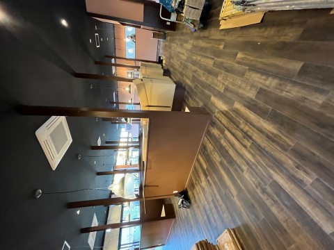 岡山県 飲食店 ウッドタイル施工の画像