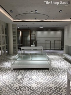 セメントタイル / トゥモローランド 東京 日本橋タカシマヤS・C店の画像