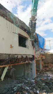 阪奈エンペラー解体工事の画像