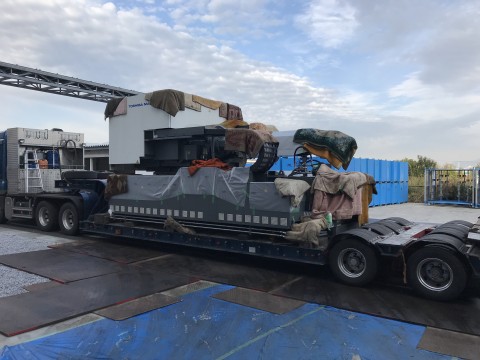 各メーカー様　射出成形機　輸送組立据付工事の画像