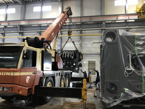 各メーカー様　射出成形機　輸送組立据付工事の画像