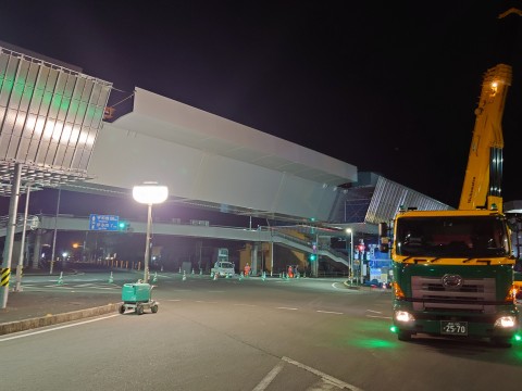 外環状線余戸南跨道橋高架橋架設工事の画像