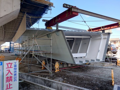 外環状線余戸南跨道橋高架橋架設工事の画像