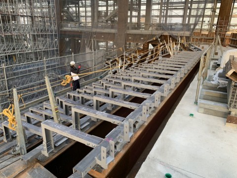 埼玉県　デッキ受下地鉄骨工事の画像