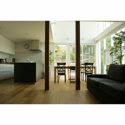 スタイリッシュなデザイナーズをウッディで暖かい2世帯住宅への画像