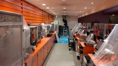 某映画館夜間改修工事の画像