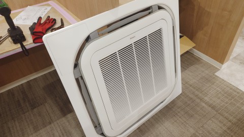 千葉県某所 業務用エアコンのフェイス・リモコン取り付けの画像