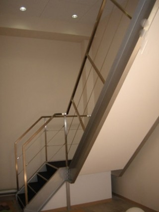 某工場内部作業員階段をショールーム専用階段へ改修工事様の画像