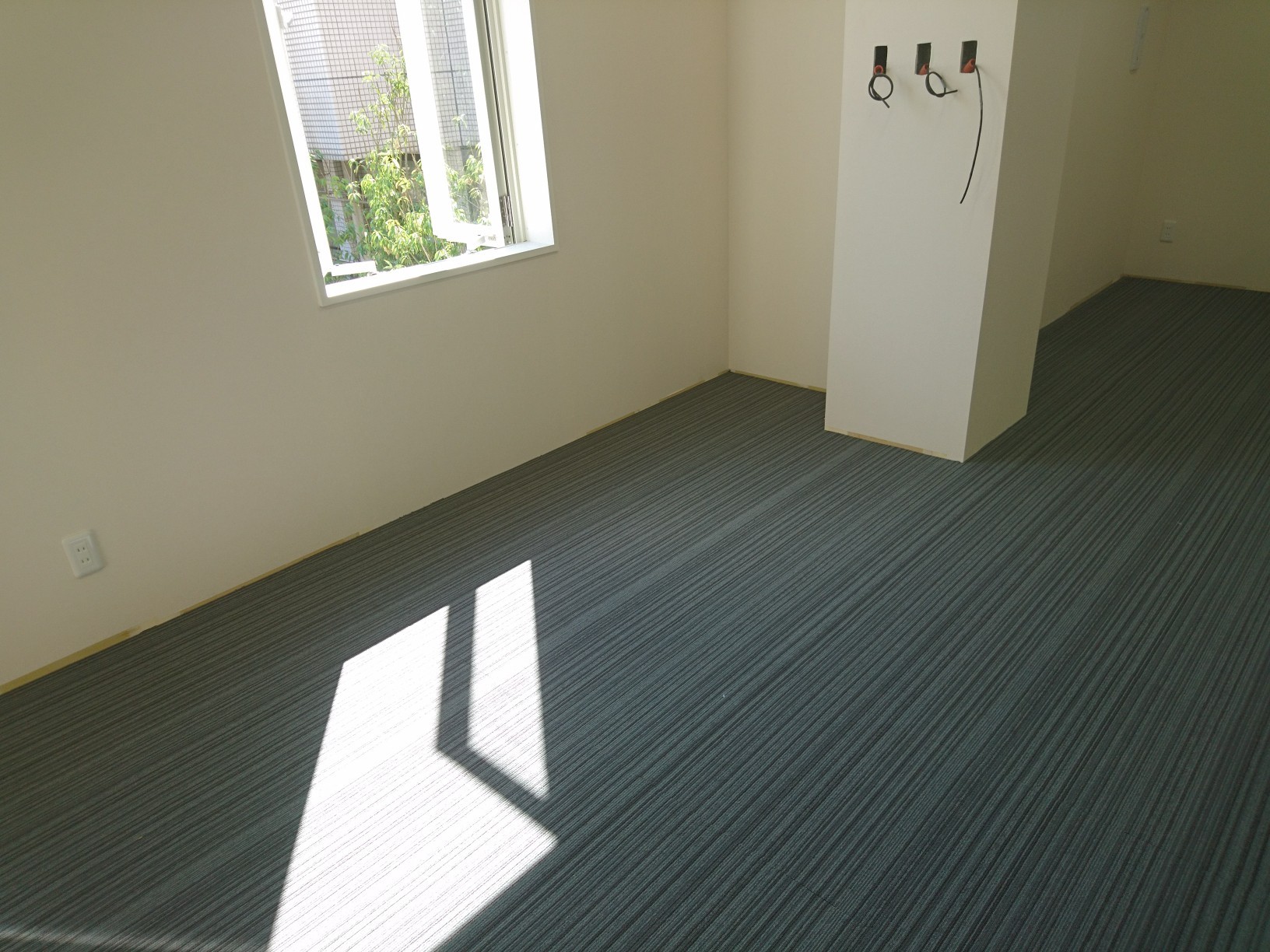 新築オフィス、床工事様の画像