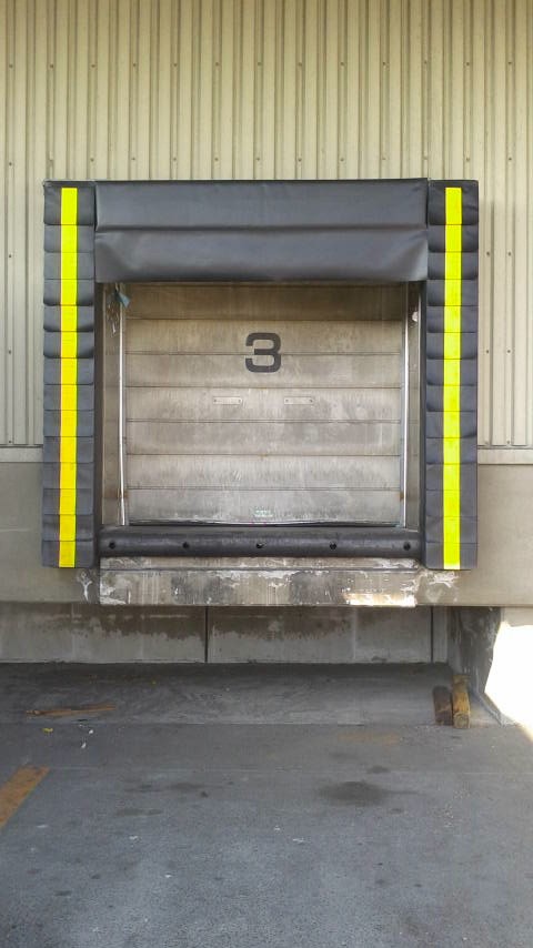 物流センタートラックヤード様の画像