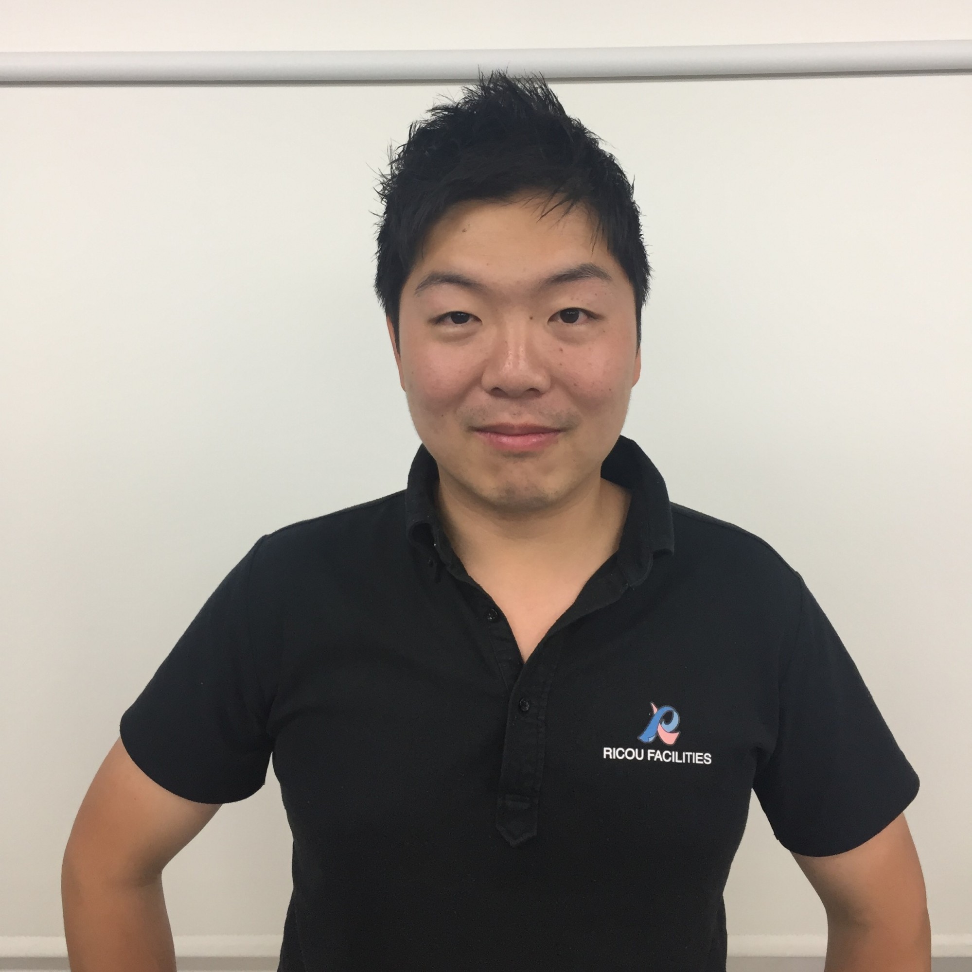 株式会社　利光ファシリティーズのロゴ