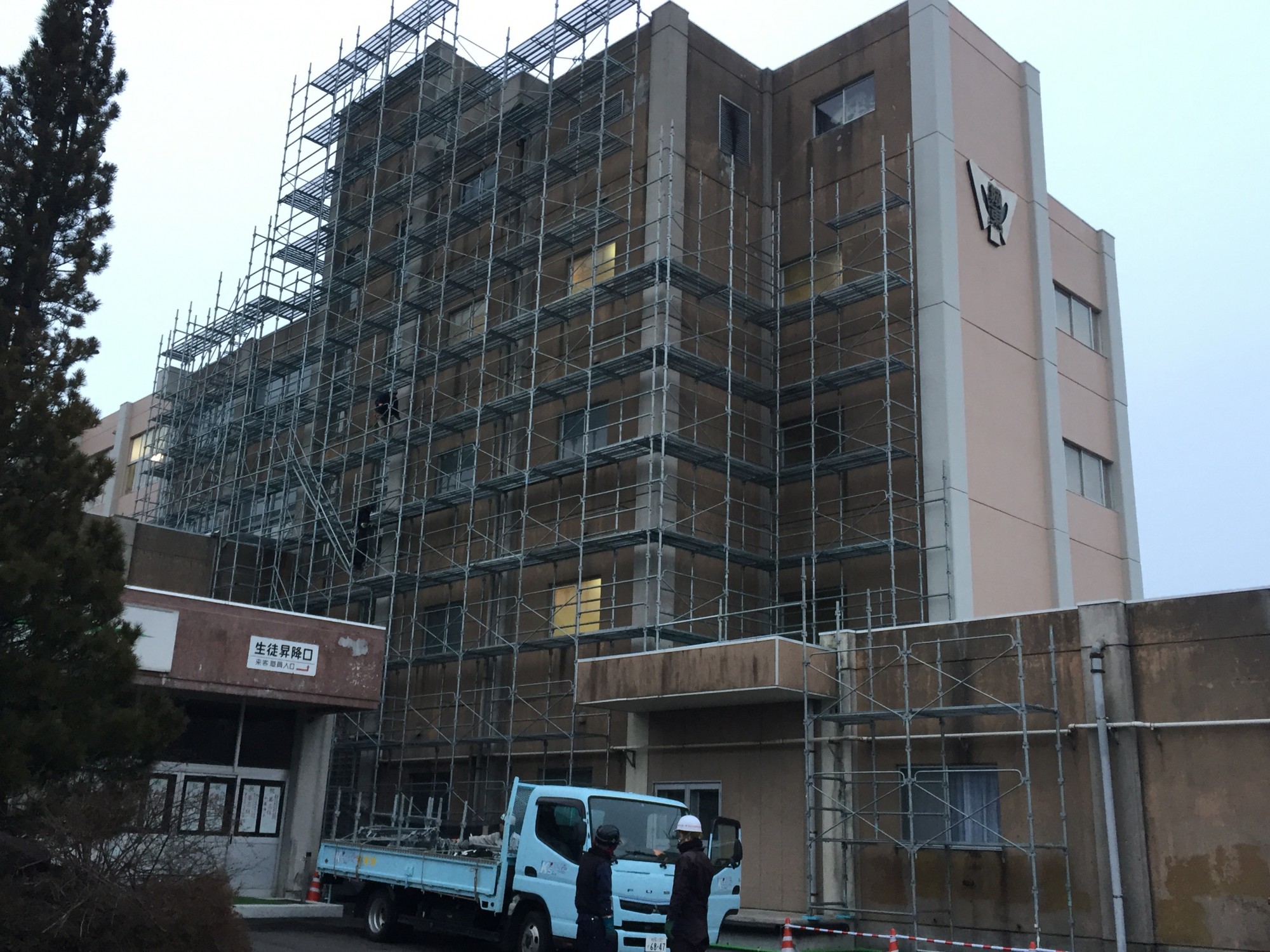 某中学校  塗装工事  1500㎡  W=900様の画像