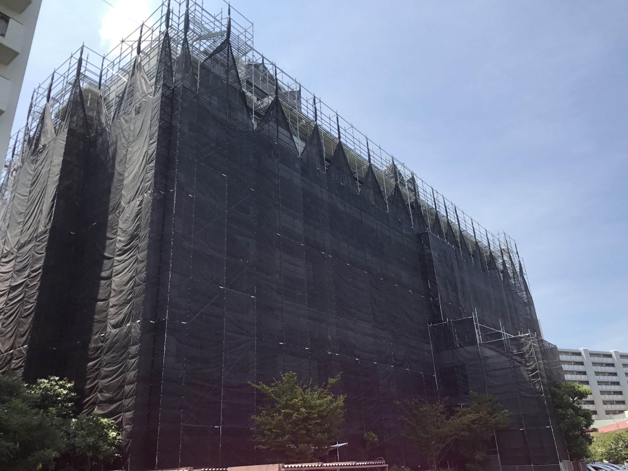 香椎浜サンハイツ住宅大規模修繕足場工事様の画像