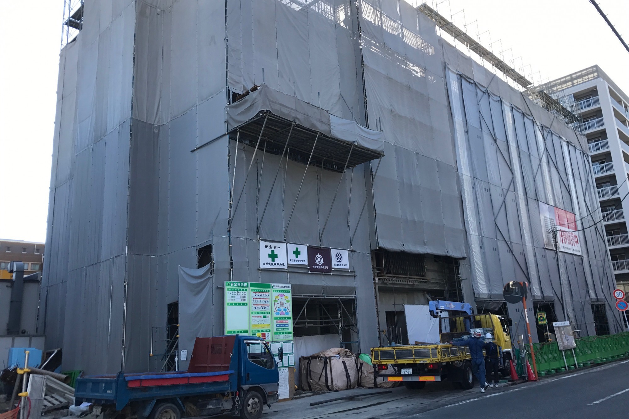 モントーレ東比恵クレア新築足場工事様の画像